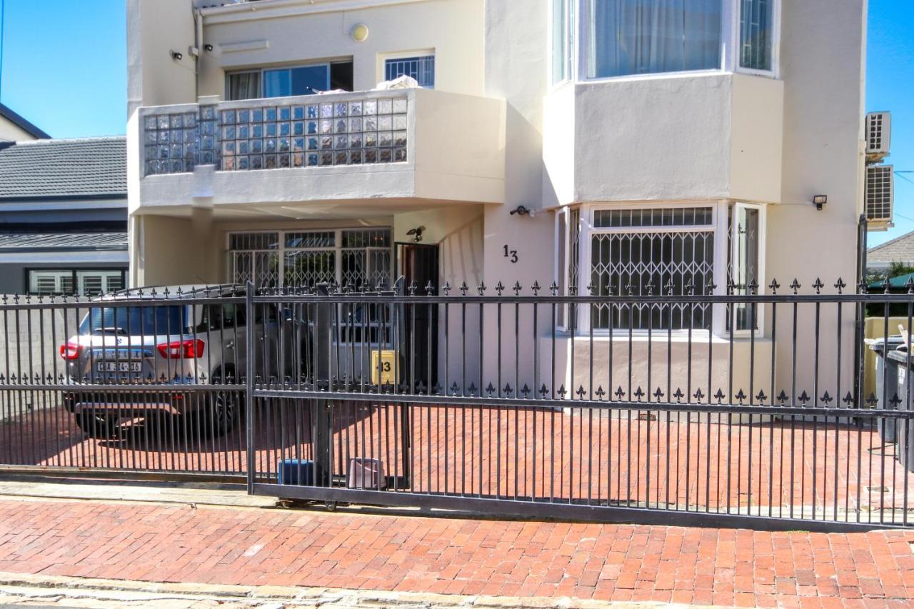 Holiday Home In Sea Point, Fresnaye Cape Town Exterior photo
